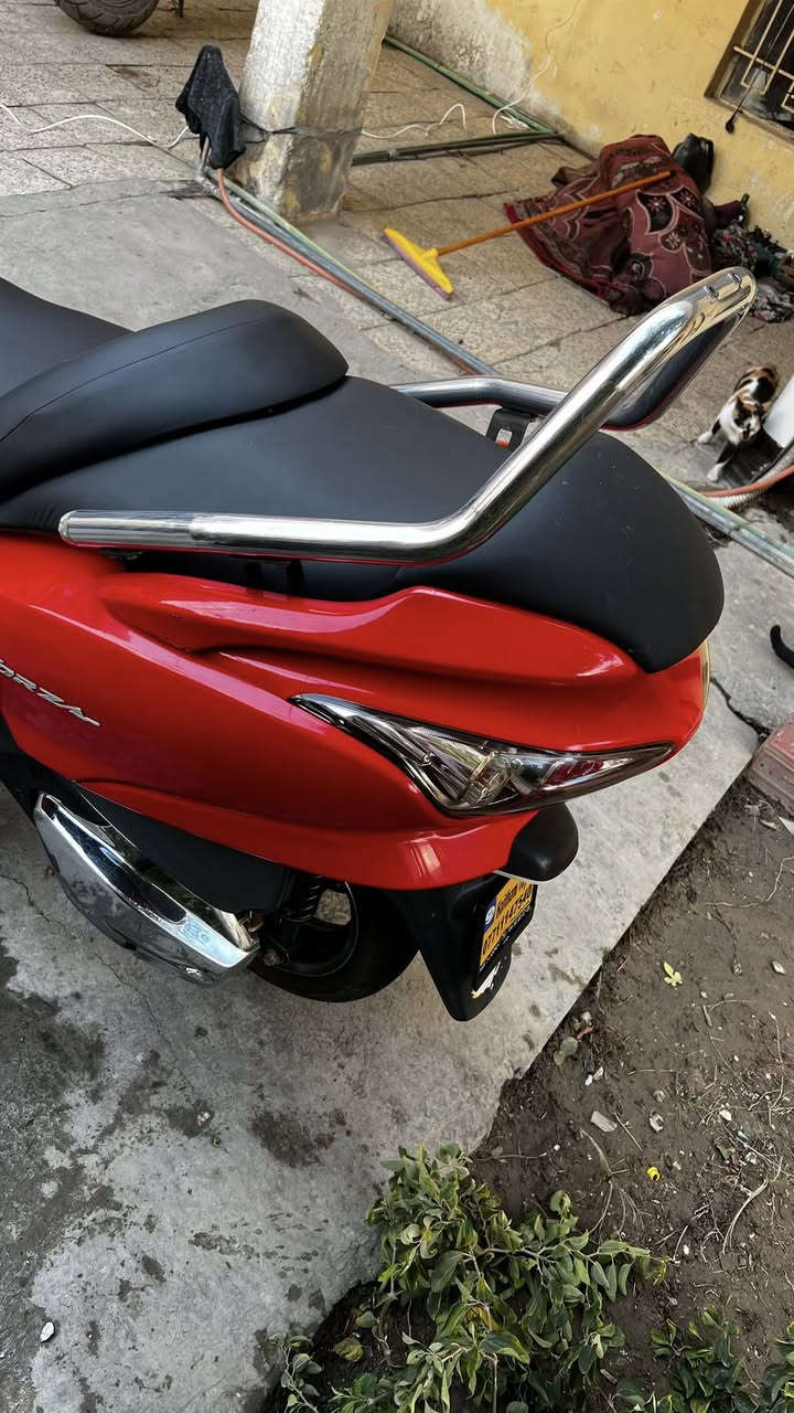 سلام عليكم للبيع فورزه 0/9 بعده بحالت الوكاله جديده 7 كير 4 تحويلات سبايدر ستيل مري عكرب ستيل لون احمر طماطي دراجه جديده بعده لوك مكان الدراجه بغداد الحسينيه الشراي يتصل *********** سعر 10$
