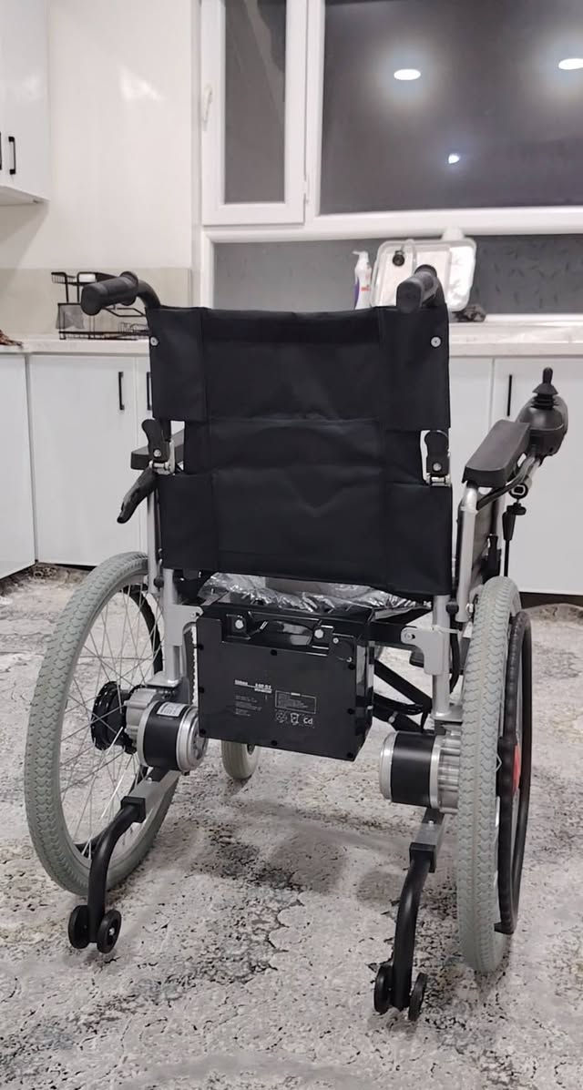 عه ڕە بانە ی شە حنی خاوە ن پێداویستی تایبە ت
بۆفرۆشتن لۆکە بچوک دە بێتە وە بۆناو سندوقی سیارە 
هه رکە سێ ویستی نامە بنێرێت بۆمە سنجريان ته له فون بكات
 ***********     *********** بشدار, السليمانية
