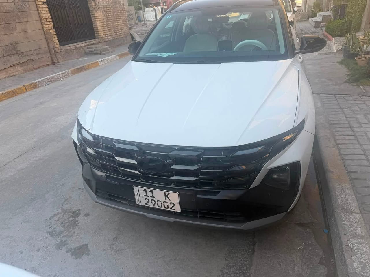 توسان موديل 25  تو كلر سياره زيرو ماشيا 4000 بيها شبر من البنيد بارد. موضح بلصوره. سياره جديده  معلومات السياره

1 ويل 19 المرغوب
2 كشنات تبريد
3 تبريد قطعتين 
4 بصمه 
5 مري شفط
6 كراسي كهرباء 
7 حساسات خلفي امامي 
8 سايد بريك بصمه 
9 جنطه كهرباء 
10 داخل لونين 

السياره داخل لونين  بلعافيه على ياخذها  السعر مناسب. 210 وبيها مجال  مكاني الكرخ 

هاتف ***********
