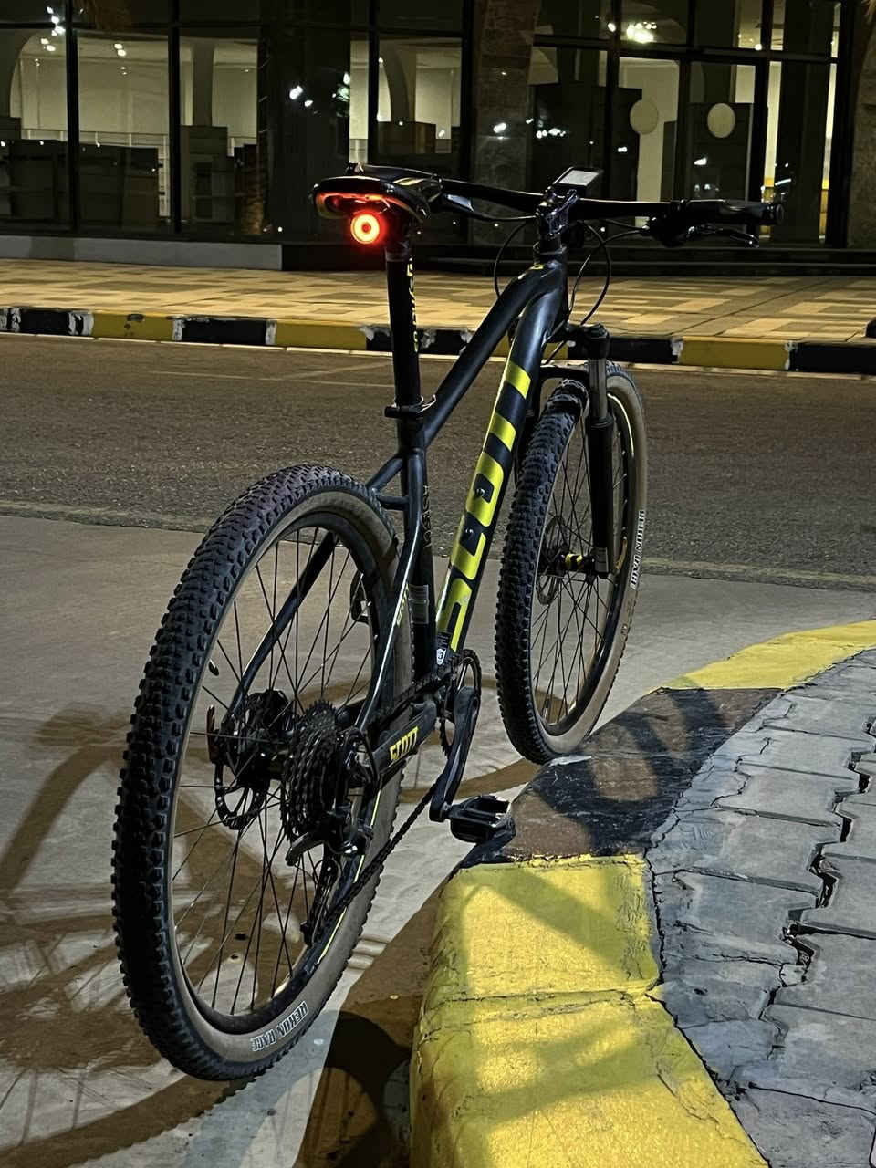 للبيع او مرواس برود حجم 53(عادي انطي فرق)
دراجة جبلية scott aspect 760 
قياس 27.5 M
مواصفات:
. سستم  SHIMANO DEORE 12s (براكيت مو سبندل)
. بطيخات TANKE ام الشجره 6بنط طرب
. بريكات ZTTO ما عدا الامامي امبدل امزون غير شركة
. تايرات كتان MAXXIS REKON RACE
. مع لاصق مانع بناجر 
. جوابه BLACK CAT
. وياله SYNCROS
. بايدرات Dixna
. ركبة سبع الوان ENLEE

ملاحظات :
دبل شويه زنجار بيه وشويه يدبل 
والفريم نظافته 80‎%‎
واكو اجزاء مصبوغه منه

السعر 550الف


**إذا كنت صاحب هذا الإعلان وتريد حذفه لأي سبب، رجاءا أرسل رسالة إلى الدعم الفني**