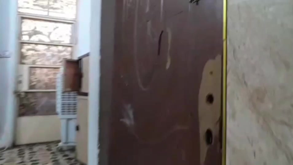بغداد / مدينة الصدر / قطاع 76 

نصف قطعه اماميه  


طابقين


  استقبال+ 3 غرف + صالة مطبخ  

السعر / خاص 

للستفسار / *********** 

............