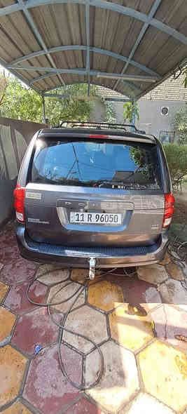 دوج كراند كرفان موديل ١٧.
فئه GTفول مواصفات. 
ابواب ولجنطه كهرباء 
اربع بردات بلاد 
فرس ارضي. وسقفي.
 شاشه وكامره بلاد
تدفئه كشنات الامامي والخلفي والستيرن
تبريد مركزي ٣ قطع منفصل 
كراسي. الاماميه كهرباء  
كير محرك بلاد ممفتوح بيهن اي شي. 
ماشيه ١١٠ ميل  
ارباكات سليمه. 

ضرر واضح بل صور فقط ولباقي مكفول.  
السعر ١٧٨ 
***********
