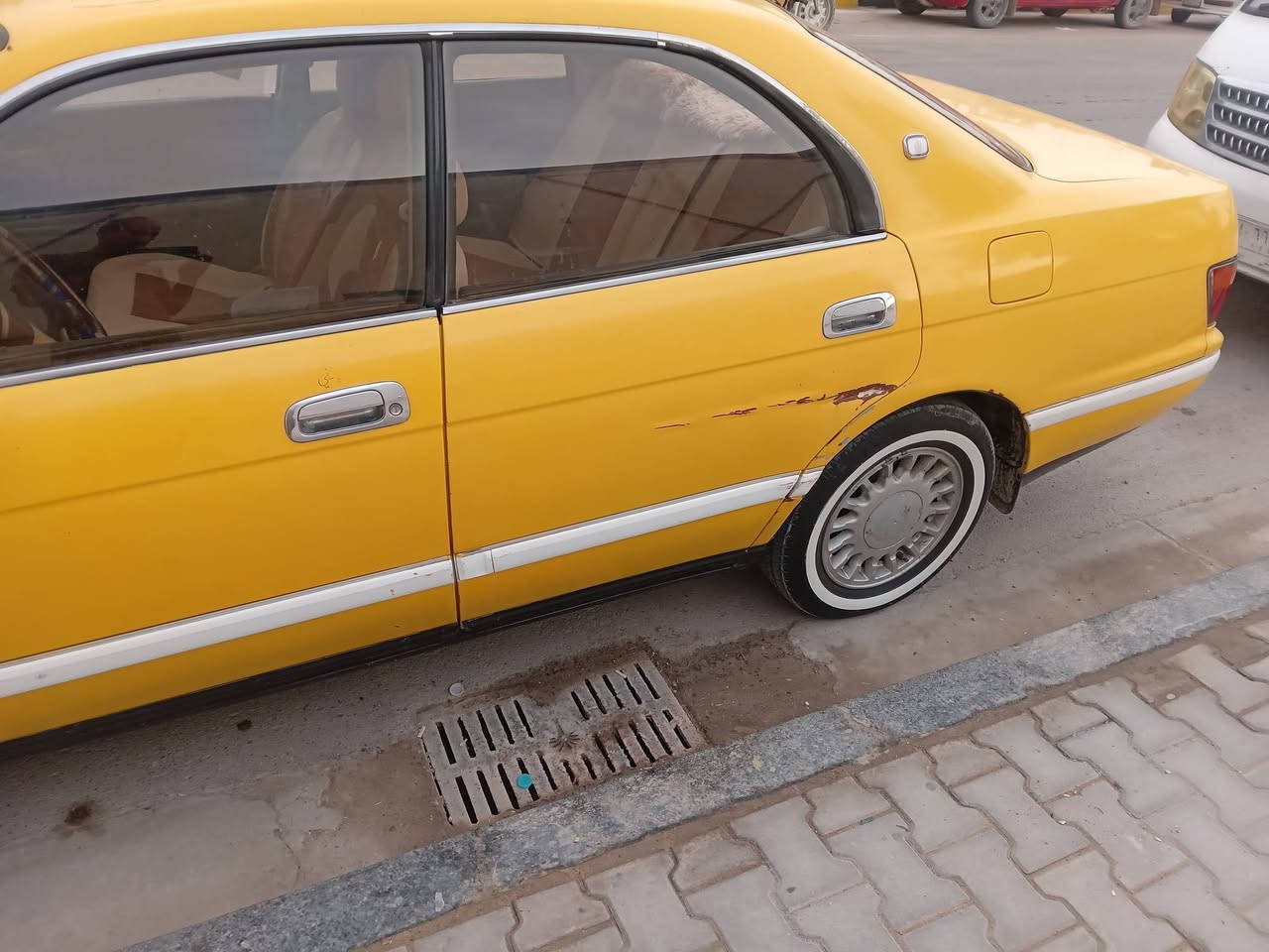 السلام عليكم سيارة بطة للبيع موديل2000 مكفوله من ضربه مابيه ولا معجون بس الصبغ الصفرتخم تاير بيه ضربه بالباب خلف السايق راعيه موجود تريد وكاله تريد مداور السعر 45 وبيه مجال قليل اللاستفسار ***********مكان البصرة
