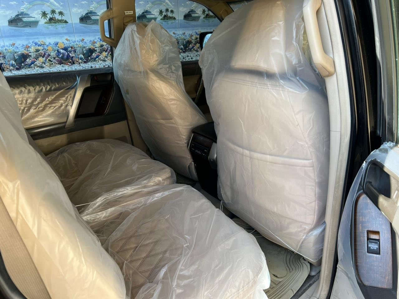 السلام عليكم 
برادو 2011 مواصفات كويتي 6 سلندر فول  رقم بغداد  السياره نضيفة و نصبه حلوه صدر جديد تخم تاير جديد محرك و كير كفالة على وضع الشركة بيها فقط جاملغ خلفي مصبوغ اثر طخه بسيطه مكان السيارة بغداد الشعب للاستفسار الاتصال على الرقم ***********
