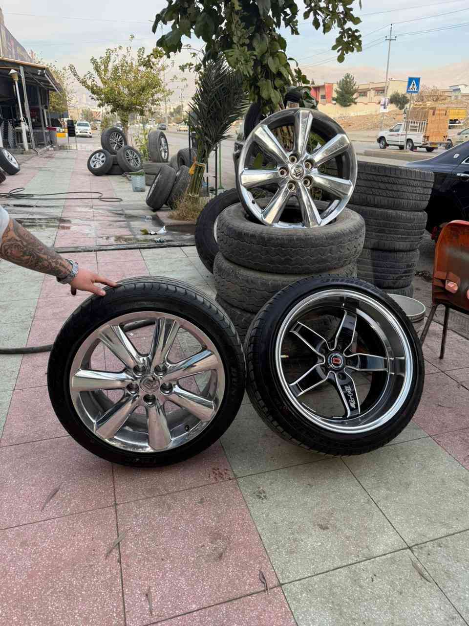 سلاوى خواى گةوره ✅
ويلي ويلد هةموو جوريك به ردةسته 👌🏻
 بة كونه يي به تازه يي 
✅ سليماني تيرمينالي شاره زوور. 
فروشتگاى دووبةى 🛞👌🏻✅
هةموو جوره تايه و ويليك  بةرده سته 
***********☎️👌
