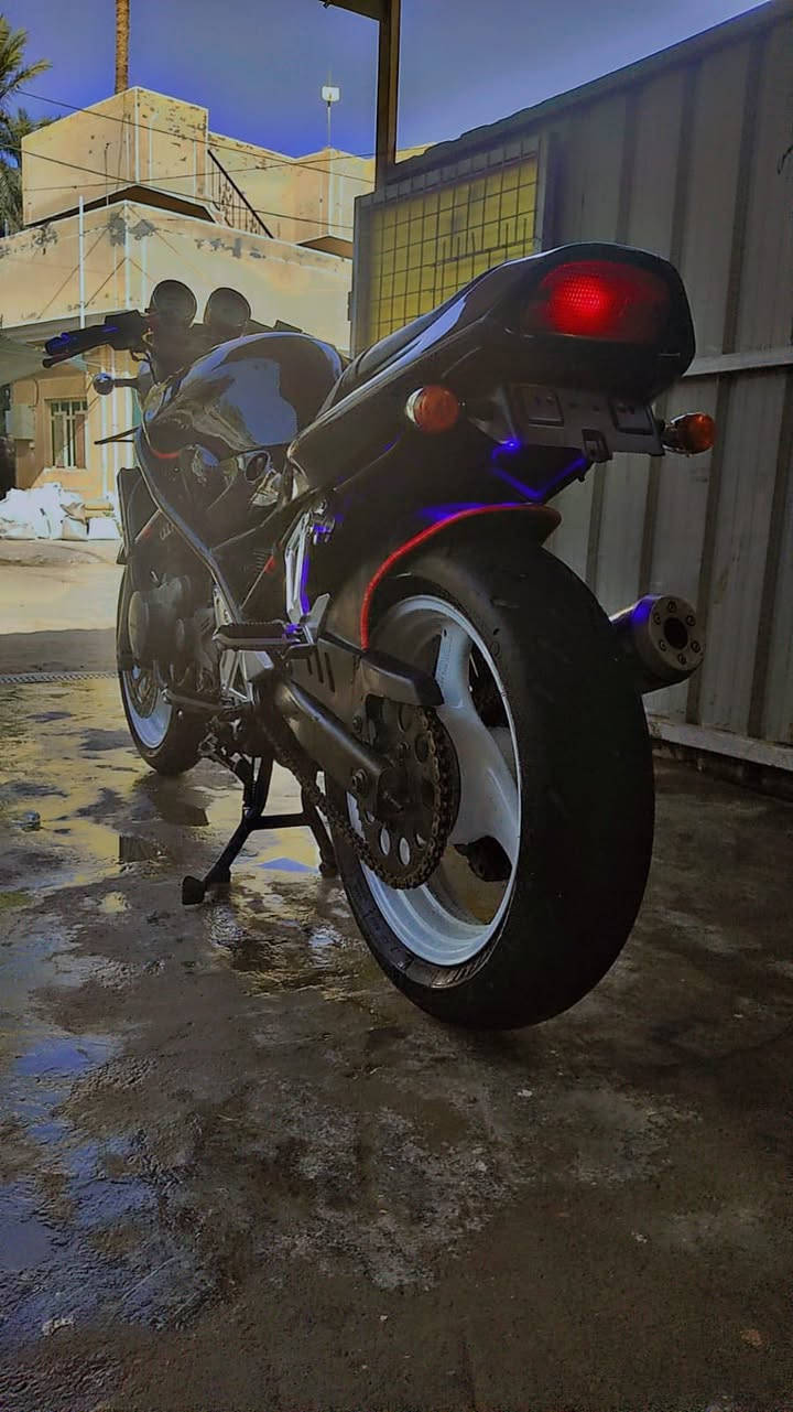 السلام عليكم
باندة ربع دراجه خير من الله نظافه ومكينه نظيفه وممدود عليها صبانه مابيها اي نقص فقط كابريترات يرادلهم تنظيف وشغلتهم متكلف وماكو مشكله ينزل من سعرها 

الدراجه كدام عينكم للبيع بـ (700) وبيها مجال بسيط او مراوس شعندك نزلل واني ادخلك 
مكاني بغداد حي اور ***********
