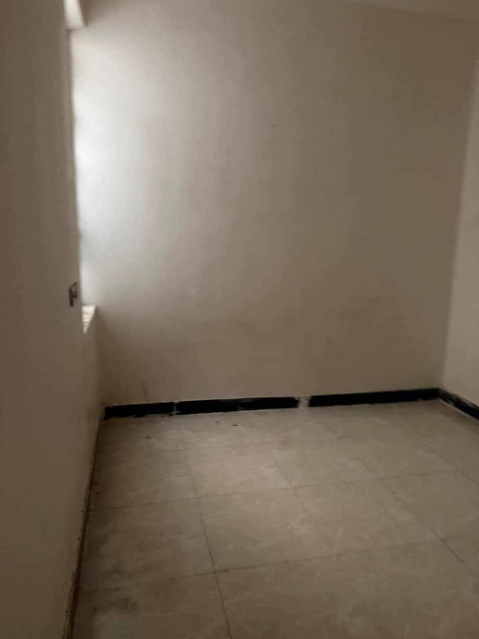 بيت للايجار 100 متر
نجف حي النداء شارع المجمعات عمود 54 
قبل نهاية شارع 60 العرضي الأول 
منطقة 53 قرب شارع قنبر.
يحتوي على غرفة وصالة ومطبخ واستقبال وصحيات.
البيت جديد فووول..
سعر الايجار 250 الف  ***********
