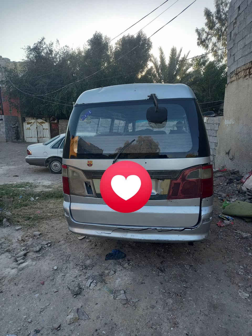 السلام عليكم سياره جاهزه 160 غرامه كيرو مكينه مقفولات تخم تاير سياره رقمها احمر بغداد هي عاريه 600 السياره بغداد بالحسيمه الراشديه ***********
