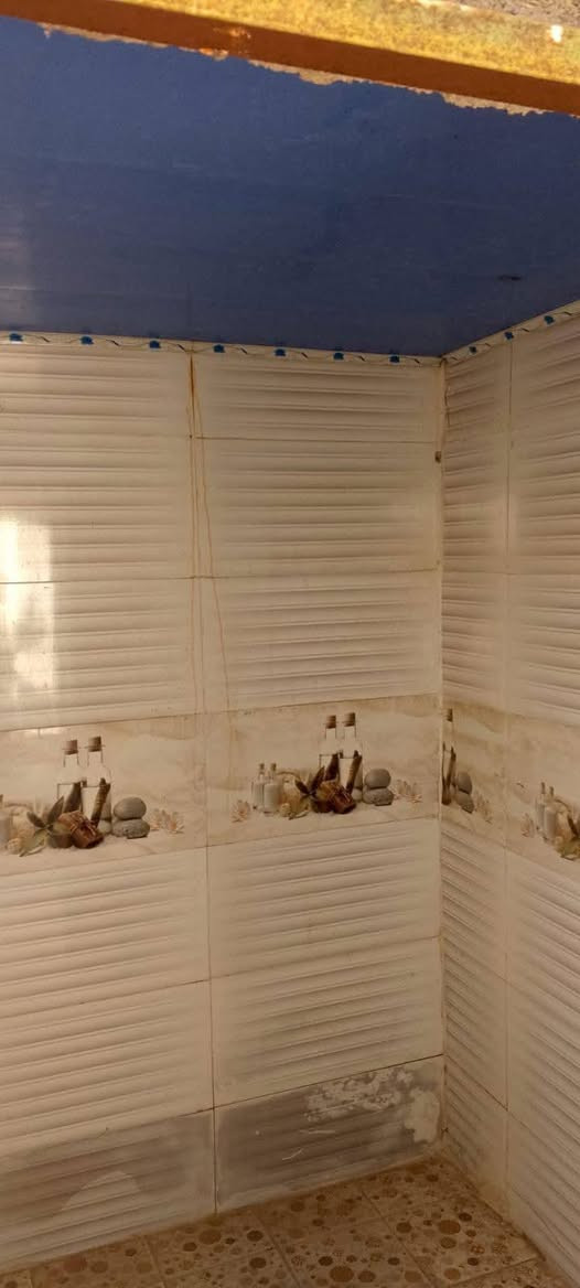 السلام عليكم مكلف بالنشر
بيت للبيع بحي الفلاح قريب على البراز مساحه 250  بي غرفتين وصاله وديوانيه خدمات كهرباء مولد ماي كله متوفر السعر ٣٨ او مراوس بقطعه طابو 
رقم ابو البيت ‏‪***********‬‏
