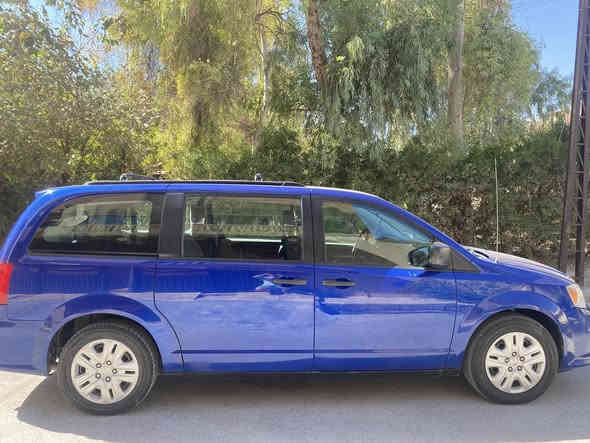 السلام عليكم 
دوج كرفان  موديل 2018  رقم بغداد تحول بل موصل ضرر ربع بوند وجاملغ وربع الباب السايق بدون ايرباك مكينه 6 سلندر حجم 3600 بدون  موصفات كابون بانزين بيها سياره بعد احله من الصور ماشي 197 الف كيلو  طخم جديد 
رقم الهاتف ***********
***********
سعر 152  وبيها مجال
