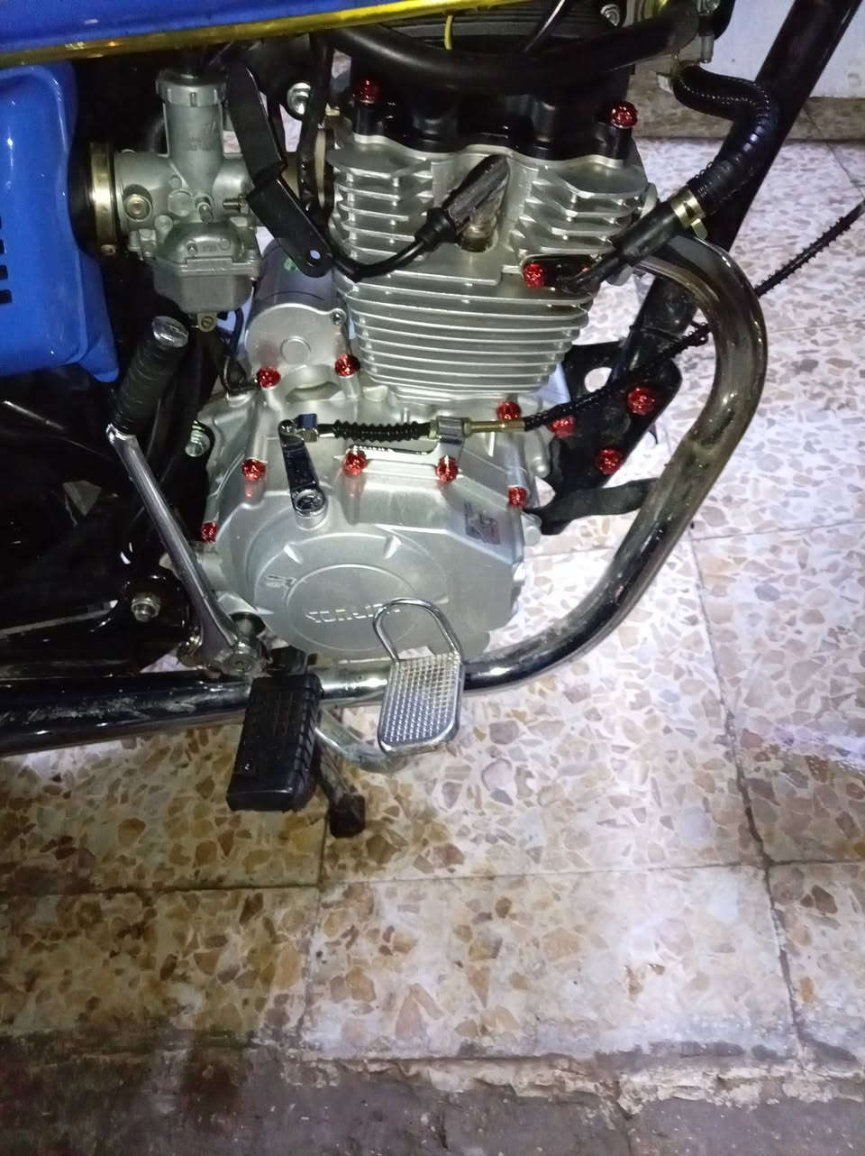 السلام عليكم شباب الدراجه مقفوله وبيها بس الشاشه عاطله مقفول الماكينه ما مفتوحه  علوان بغداد مدينه الصدر حي اور رايدها ب 850 وبيها مجال
***********
