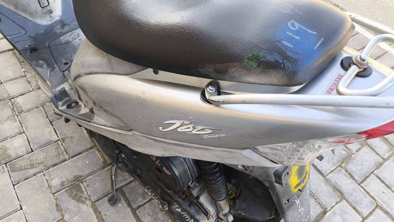 السلام عليكم دراجه ماكس منغولي للبيع صارلهه شهر طالعه من الحاويه مكاتبه موجوده كلشي مانقصهه وبرغي مامتوح بيهه السعر خاص ***********
