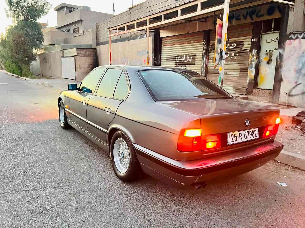 بي ام 525 للبيع موديل 1993
اصل 25 بليته وسنوية وارد يابان

كير اوتماتيك 3وضعيات قيادة شغال

محرك وكير وصدر كله نضيف وشرط

تبريد ثلج 

صبغ عام جماليه بدون ضربه 

غرفة جلد نضيفه

دبل ايرباك

اربع جامات كهرباء

السيارة فول عدا السلايد جاهزه مابيه نقص برغي

رقم كركوك مشروع وطني بسمي

دفتر بانزين

مكاني كركوك  ***********
