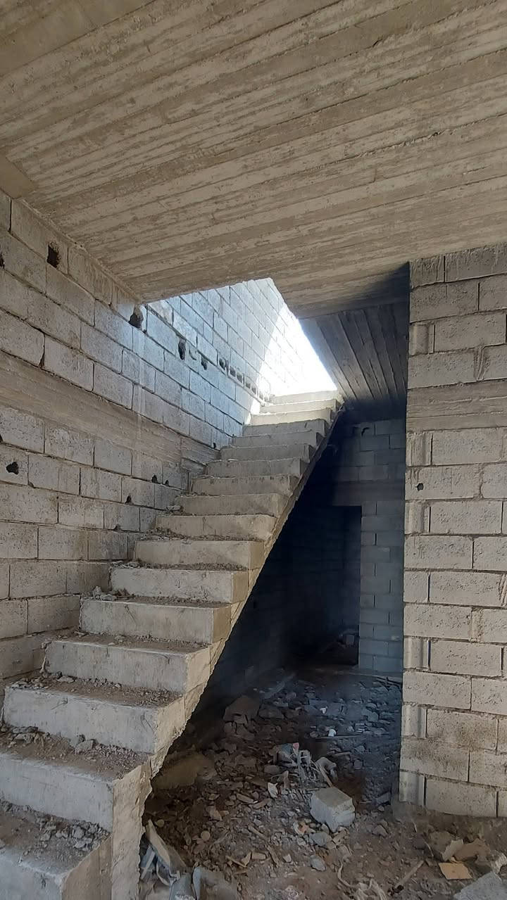 السلام علكيم هيكل زراعي للبيع طابقين  بناء درجه اولى  غرفتين نوم  منطقه كامل خدمات موقع مميز  عنوان حمزلي مقابيل  كراج بغداد. للاستفسار خاص او خابر ***********.
