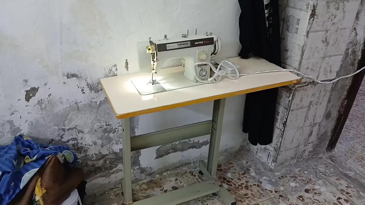 يا الله الله هم صلي على محمد وآل محمد  سلام عليكم مكينه للبيع اسمها براذر مكينه نضيفه كلش شغاله مابيهه اي شي نقص كلهه كامله السعر ٢٠٠ وبيهه مجال العنوان بغداد الزعفرانيه الرقم ***********
