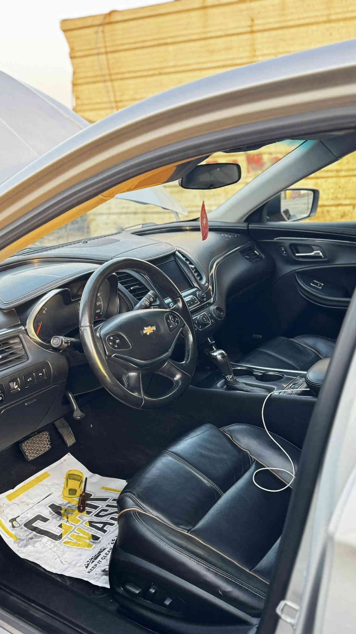 السلام عليكم 
شوفرليت امبالا 2018 بريمير عدا البانوراما
✅محرك 3.6 V6
✅اللون سلفر 
✅المواصفات:
كاميرا خلفية + حساسات خلفية
خمس بصمات 
ليد دشبول داخلي بلادي
سستم سماعات (BOSE)
كشنات جلد + تدفئة كشنات
شاشة كبيرة + قاصة
مانع تزحلق + ABS
 عدسات زينون
تشغيل عن البعد.   
تحكم كشنات كهرباء
ويل كب قياس19  
الضرر جاملغ وبنيد 
📍 
ملاحظه نقصه بس تورباين وينزل من سعرهه 
موقع السيارة : بغداد 
للاستفسار  اتصال او واتساب  ***********
السعر 135 وبيهه مجال
