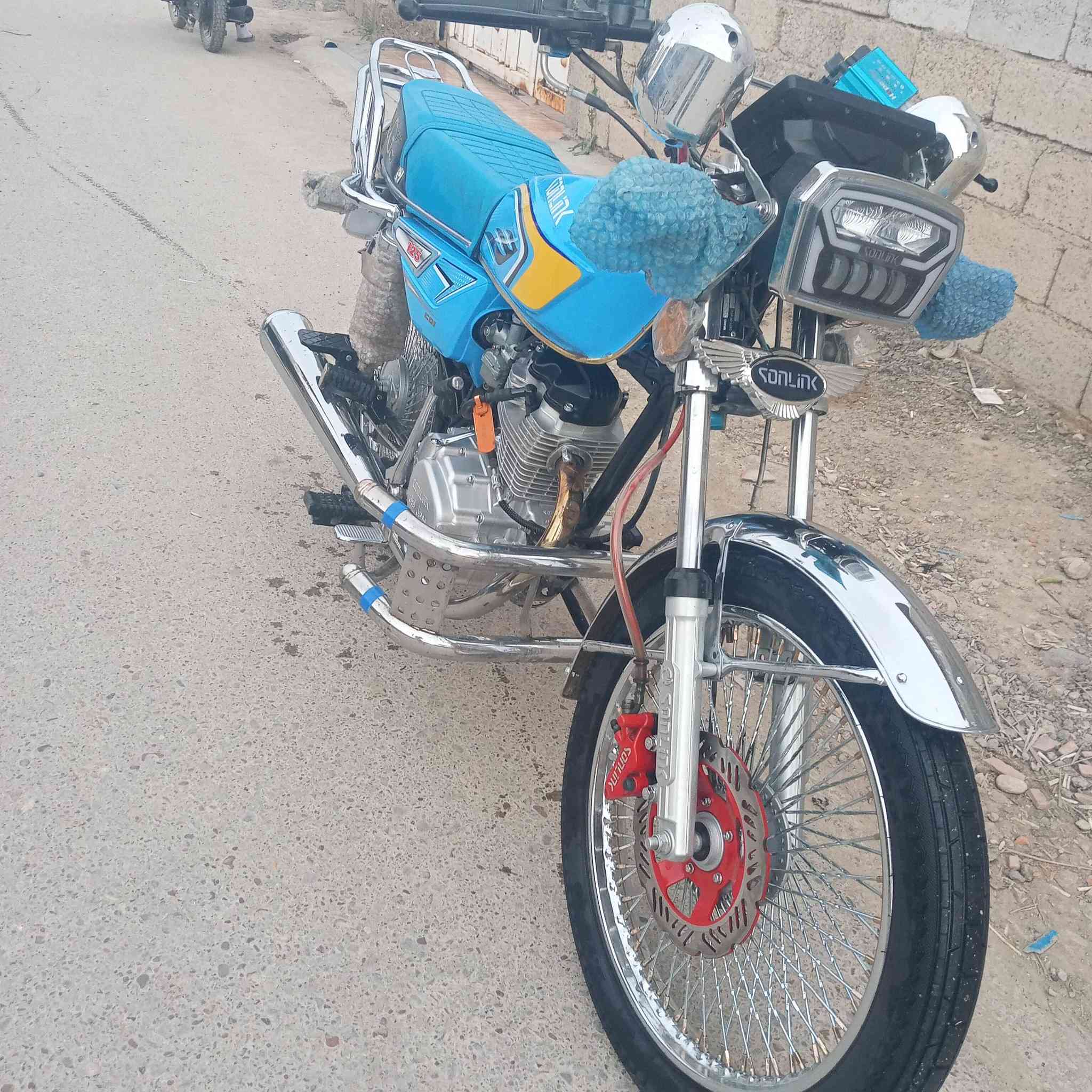 سلام عليكم دراجة للبيع تايكر 4كير موديل 2025دراجة نضيفة صارلهة 20يوم من منزلهة رنبة العنوان ديالى جديدة الشط السعر 750وبيهة مجال رقم***********
