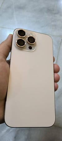 IPHONE 16 PRO MAX 256G مع هديه 8 كڤرات  ايفون 16 برو ماكس 256G بس الكڤ...