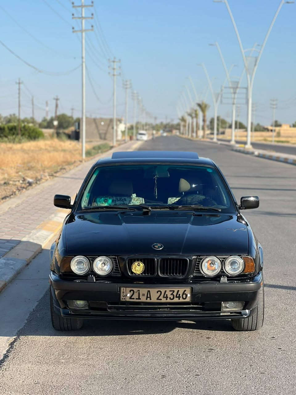 السلام عليكم للبيع بي أم 525 اصل مسكر موديل 1990
محرك شرط ☑️
كير أوتو شرط☑️
صدر امامي خلفي جديد☑️
فول السياره لمواصفات☑️
 فتحة سقف ☑️
كراسي كهرباء☑️
جوم اربعه كهرباء 🙆
تبريد ثلج🌬️
مسجل واربع سماعات كلها شغاله ☑️
ويل M17
دعاميات M
كهربائيات كلها شغاله ☑️
لايتات زينون 👌
السياره متعوب عليها وانظف من صورها بعد ☑️
رقم جديد شمالي سنويه لـ 29 ☑️
لسعر 68 وبيها مجال شوي 🙂
والاستفسار أكثر اتصل ع صاحبها مكللف بلنشرر 
*********** لمكان تكريت

