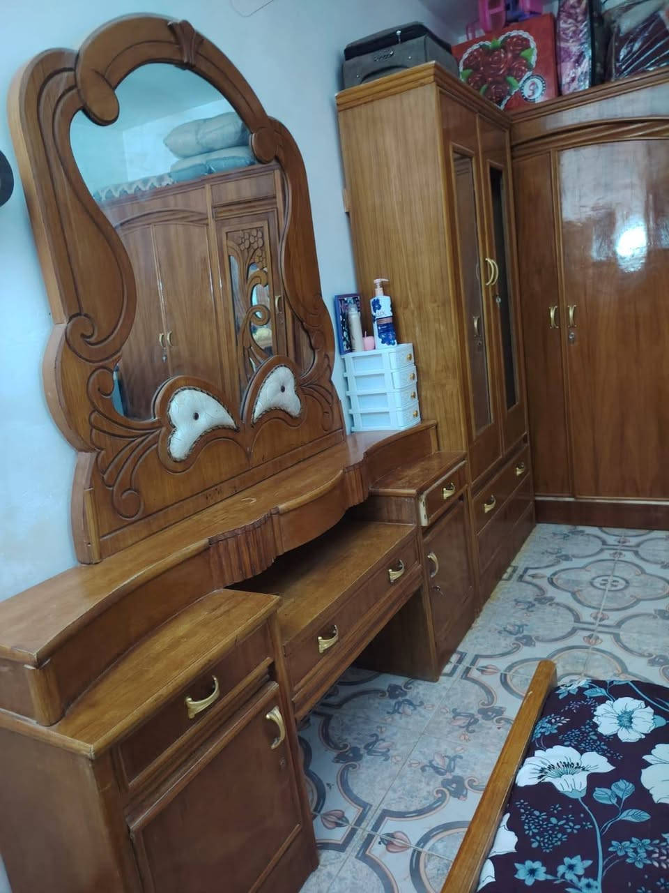 غرف نوم اللبيع
تخم اللبيع عدد القطع 4+زاوية 
مكان بابل حي العسكري 
رقم ***********
