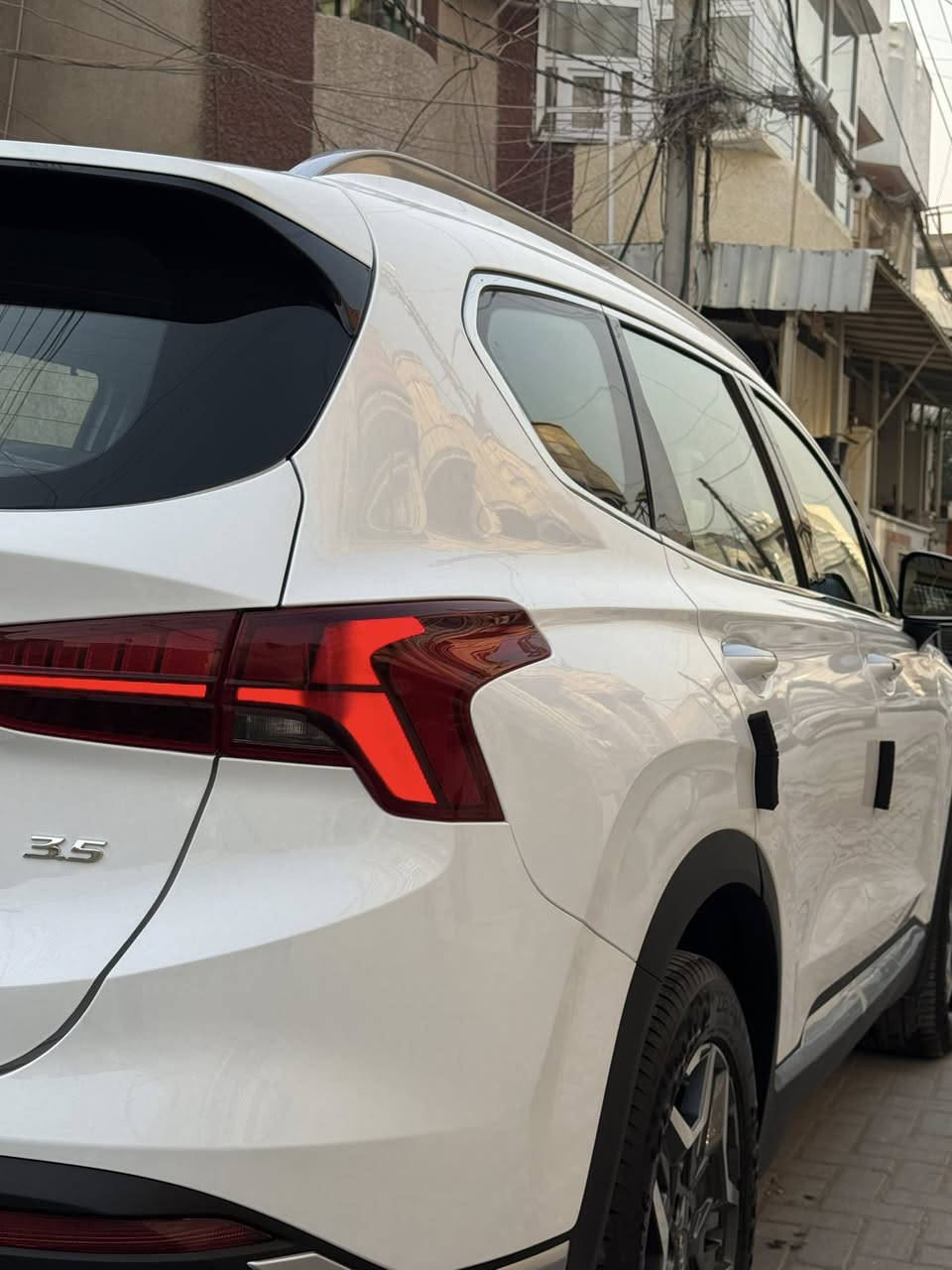 السلام عليكم للبيع سنتافيا موديل 2024  ماشيه 24 حقيقي بعده بضمان شركة هونداي  مكفوله كفاله عامه السياره فول قماره حديد V6  السياره جديده للاستفسار *********** بغداد السيديه
