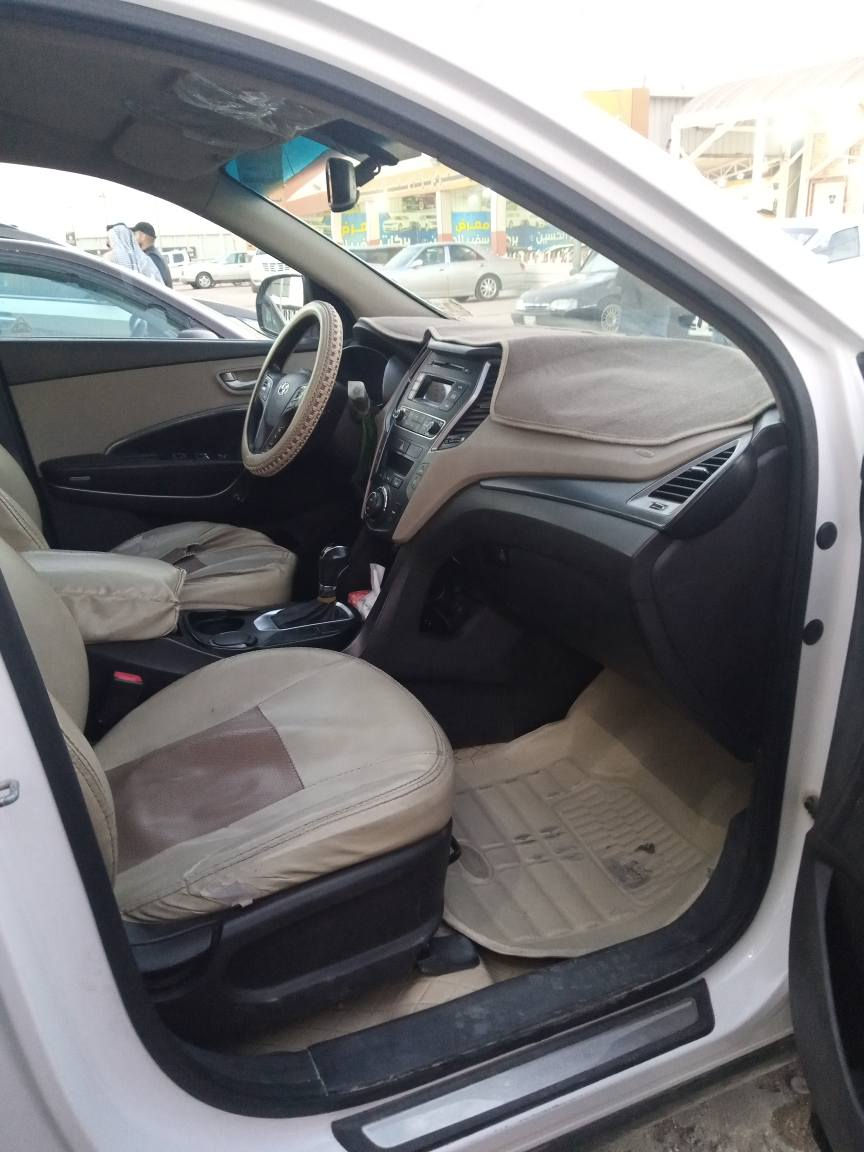 سلام عليكم ورحمه الله 
سنتافي 20017 سياره بيه قطعتين صبغ 

بدون دواخل ولا تبديل سياره جاهز 
تخم تاير حداديه نضيفه  فول عده لفتحه 
مري شفط  حساسات مكينه كير كارتون 
التفاصيل رقم الهاتف ‏‪***********‬‏
مكاني نجف حي ميسان 
سعره 185 وبيه مجال النجف, العراق
