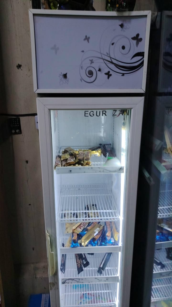 السلام عليكم
عارضات مع رفوف للبيع كما موضح بلفديو العنوان
ابو دشير بغداد الدوره
للاستفسار الاتصال على الرقم ***********
