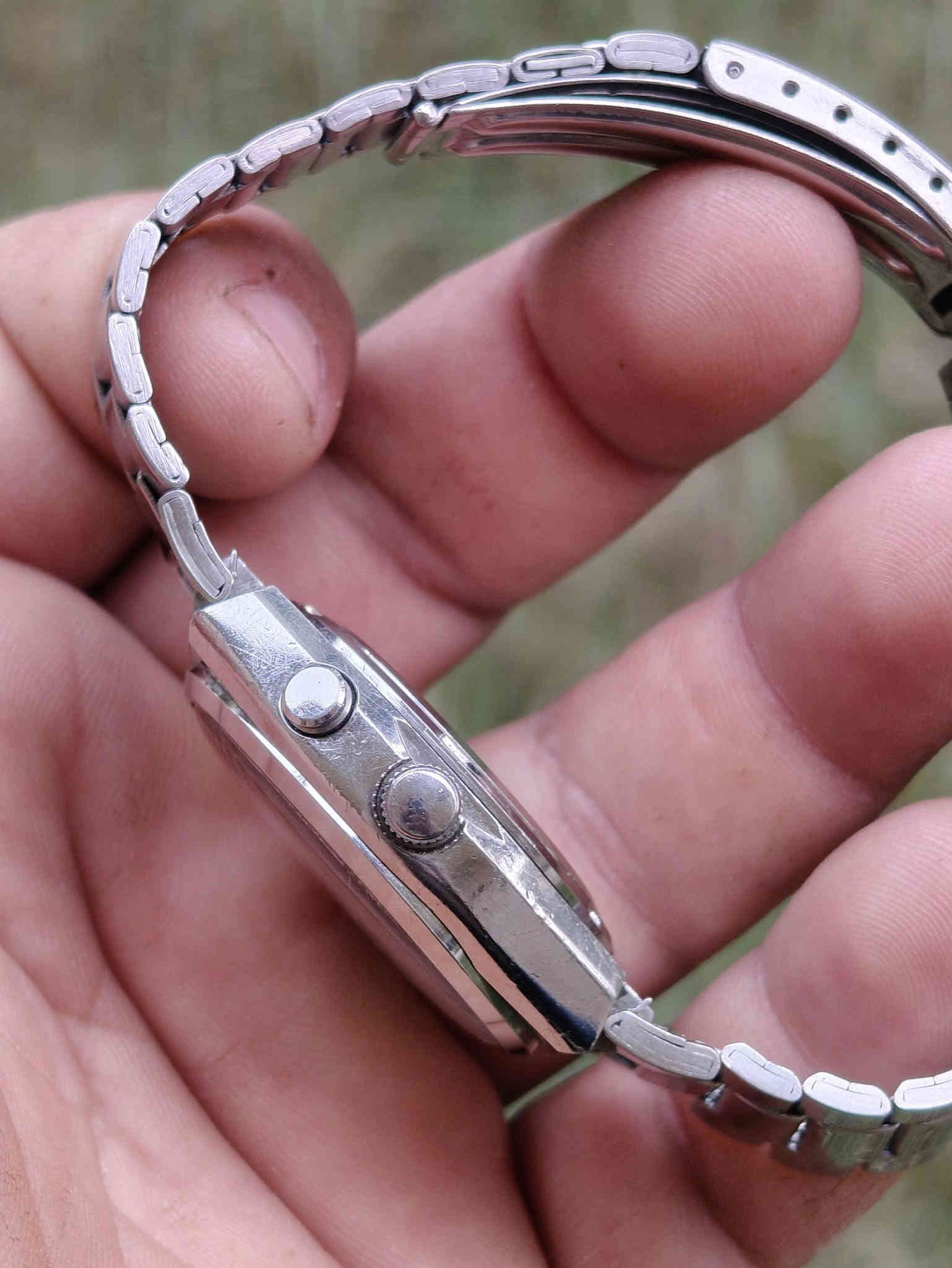 Seiko Bell-Matic .
سيكو بيل ماتك نوادر .
جرس إنتاج الستينات .
القطر 38 .
 نظافة ممتازة جداً جداً .
اساسي بالكامل . 

السعر ...  325 ألف 
للحجز و الإستفسار على الخاص او ***********
