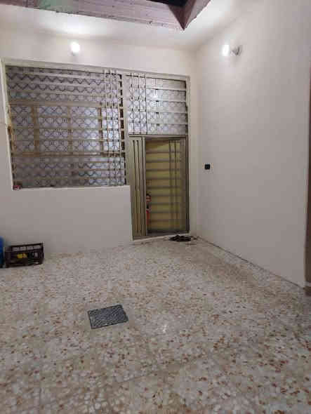 يا الله السلام عليكم بيت للبيع المساحه ١٥٠ متر البراكيه شارع المطار القديم قرب شارع علكم قريب لشارع اساس صب كونكريت سقف صب كونكريت بناء طابوق نهروان البيت كامل من كلشي يحتوي على غرفتين استقبال صاله مطبخ صحيات داخلي وخارجي جنس العقار طابو زراعي سند ٢٥ نسخه من السند وياه السعر ٦٥ مليون معه المجال الاستفسار على الرقم ***********
