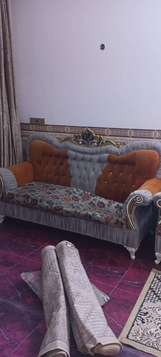لبيع تخم 10 مقاعد  سعره 250 ومكانه بالبياع للتواصل ***********
