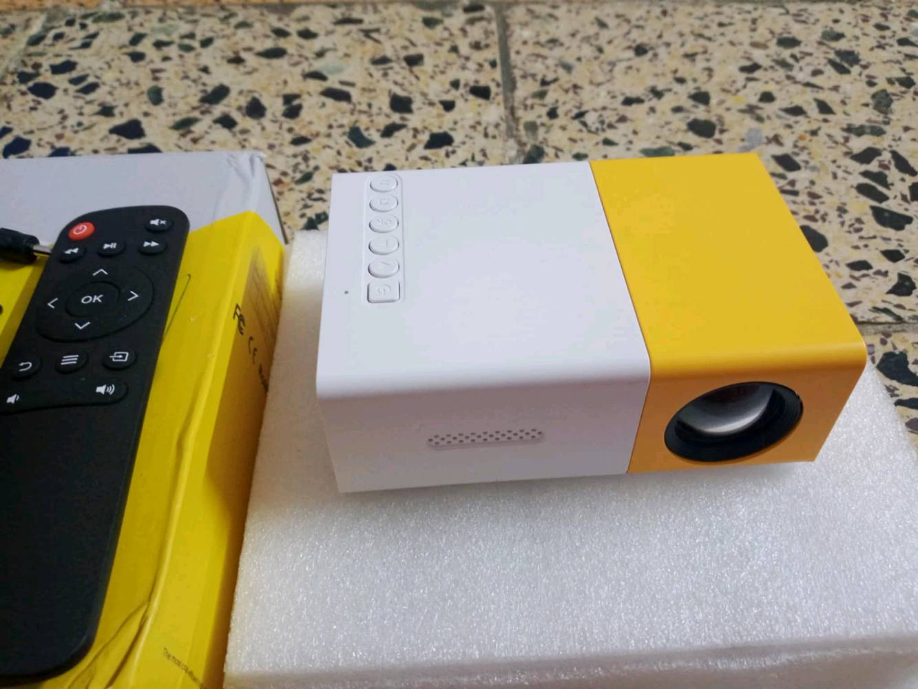 شاشة حاسبة و جهاز عرض دالتا شو ٣٥٠٠٠الف
