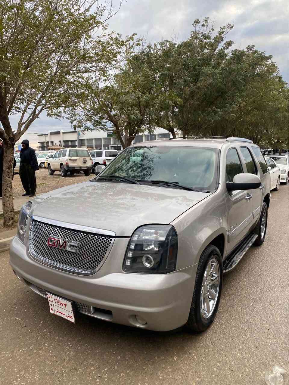 جيمسي دينالي ساق سلايت جلد  كوشن هيتةر فول مواسةفات گيرومةكينةو كارةباي بةشةرت ٢ پارجةي بوياخة لةسةر شوخت  بةگلايتي كراوة بة شكل كاديلاكي موديل بةرز  ويل وتايةي تازةية هةموو گياني بةشةرت ٢٣٠ هةزار روشتوة هةقيقي ناوزةردة  سعري ٨٨ كةميك مةجال .*********** كالار, السليمانية
