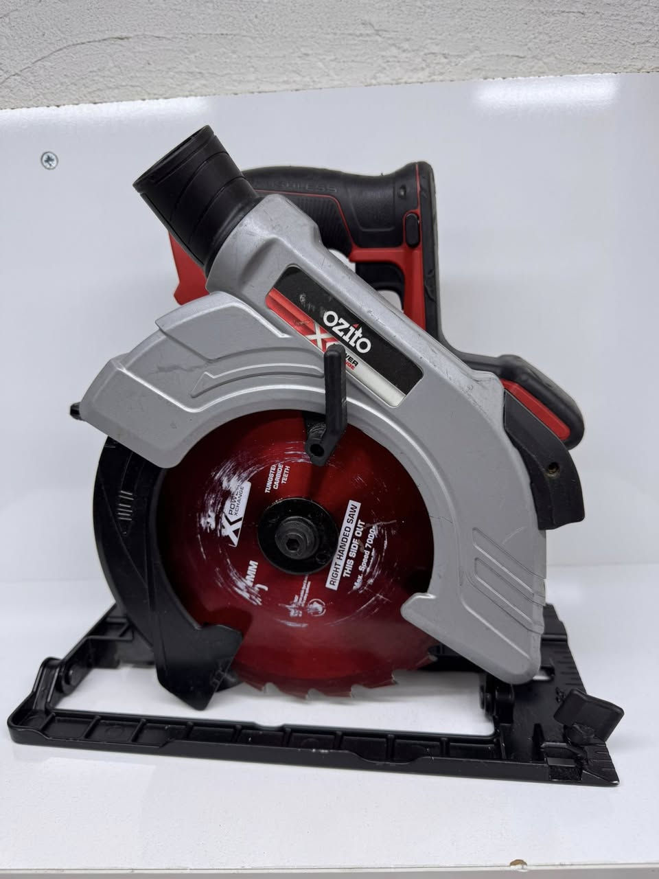 سلام عليكم اخوان 
رمضان مبارك عليكم 
منشار قرصي برشلز AEG و اوزيتو 
توصيل متوفر 
***********📞 واتساب
