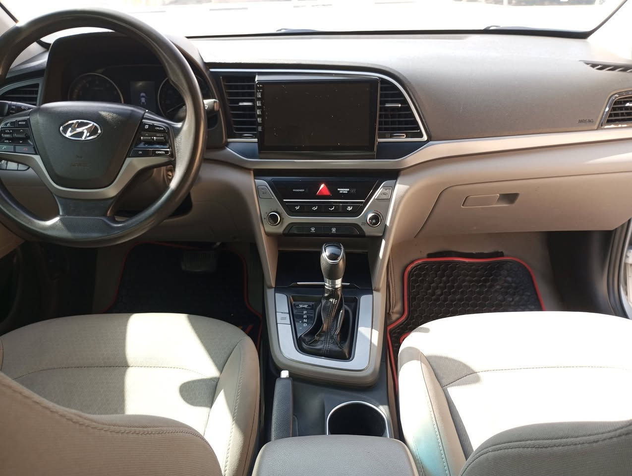 السلام عليكم النترا وارد امريكي موديل 2018 رقم بصرة باسمي السنويه ل 2030 السيارة جاهزة من  كلشي مكينه كير كفاله بيه صبغ البنيد والجاملغات الاماميه وبيه تقشير بلقمارة أقل البشر والباقي كفاله تدفئه تبريد شغال مكاني البصرة الزبير المربد شرط اريد تحويل المايكدر يحول رجاءا لايتصل السعر 130 وبها مجال للشراي الاتصال ع هذا *********** ماعندي ماسنجر
