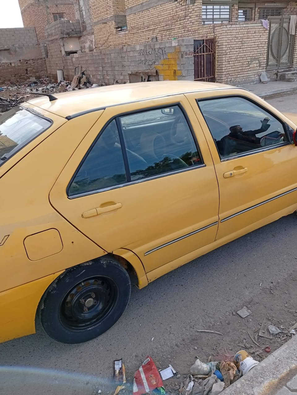 سلام عليكم سياره تفيد اهالي الرعايه وكاله ام الباركوت شيري اجره بغداد عليهه غرمات وهيه 200الف فقط السعر 15ورقه قفل كير ومحرك كورله اوتماتيك السياره جاهزه كبل لشارع المكان بغداد الحسينيه الراشديه ***********
