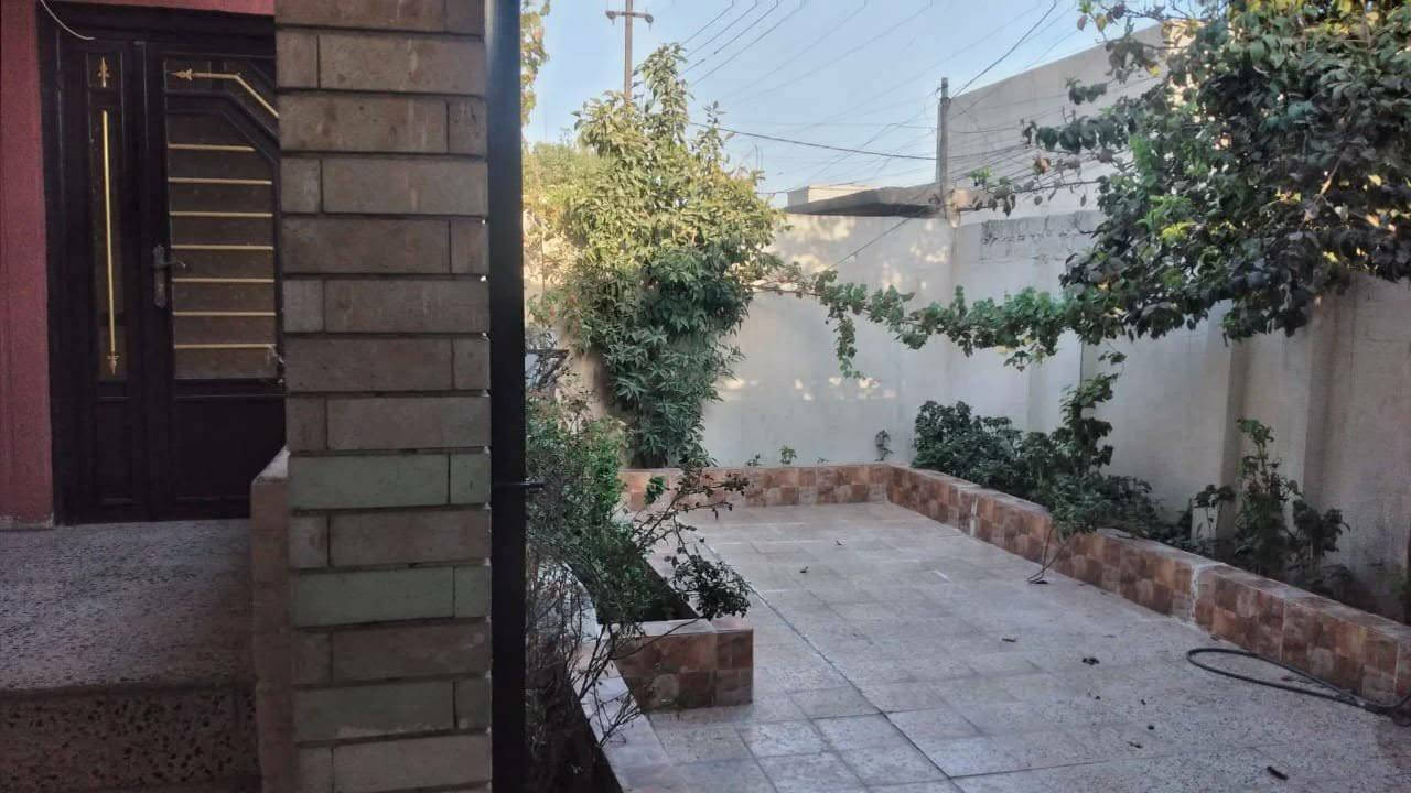 بيت للبيع او للمعارض بسعر مناسب
بيع مستعجل

 السعر 115 مليون بيه مجال بسيط

حي عدن فرع جامع الأمين 

المساحه 200م  10x20

 طابق واحد هول+خطار+غرفتين+مطبخ

كراج حديقة و خدمات 

البيت قبله

سند طابو زهور 

الشرعي موجود

التواصل مع صاحب البيت 

*********** واتساب
