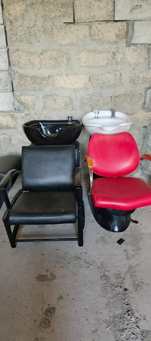 كراسي حلاقه للبيع مكان الموصل 
***********
