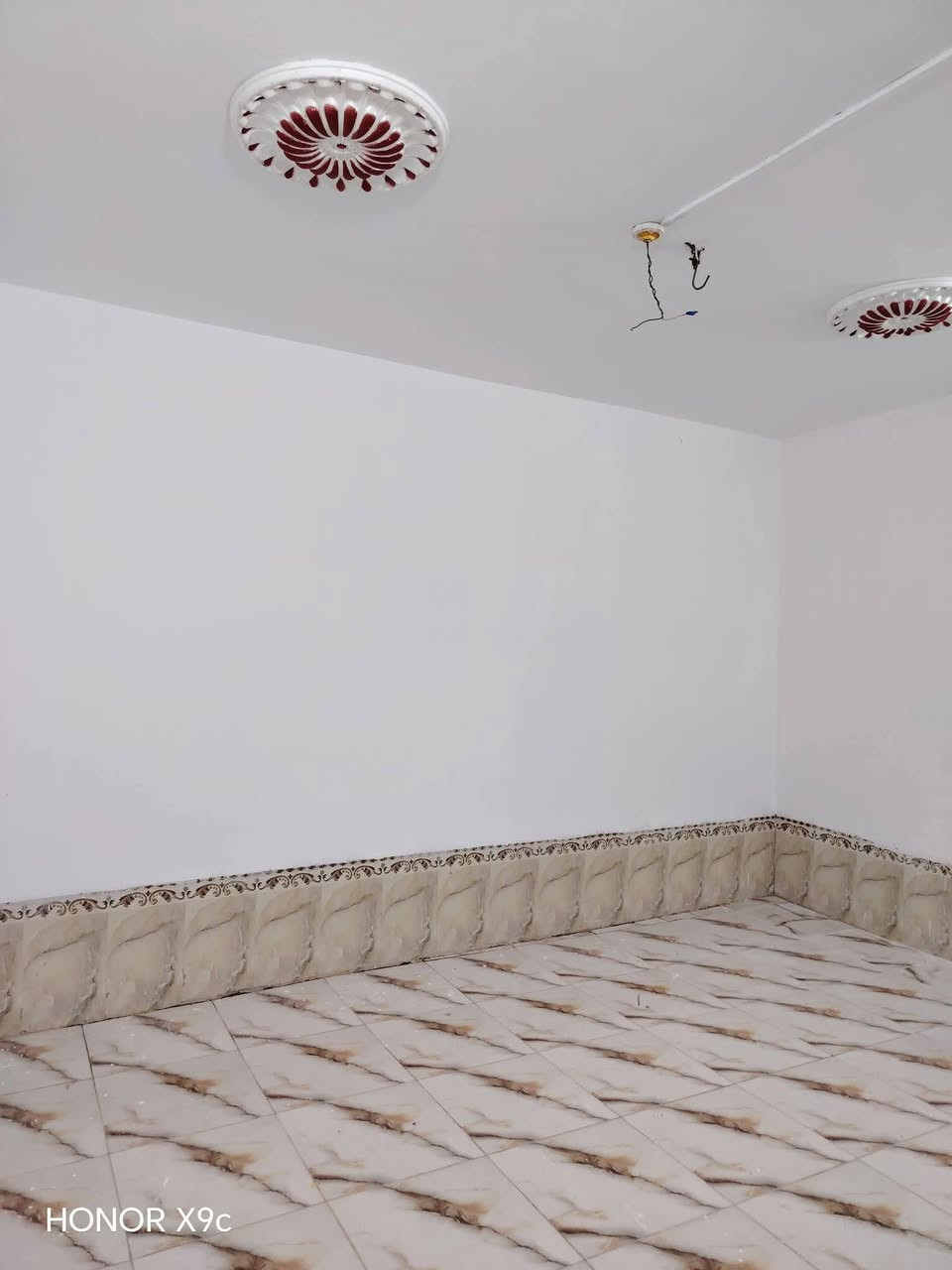 بيت زراعي بسديناويه قرب الدله
مساحه ١٥٠م

 غرفتين وصاله ومطبخ ودوانيه وحمامات داخليه وخارجه

 بيت جديد ونضيفه  فارغ حاليا جاهز للسكن

سعر مناسب جداََ جداََ جوه السوك 

***********
