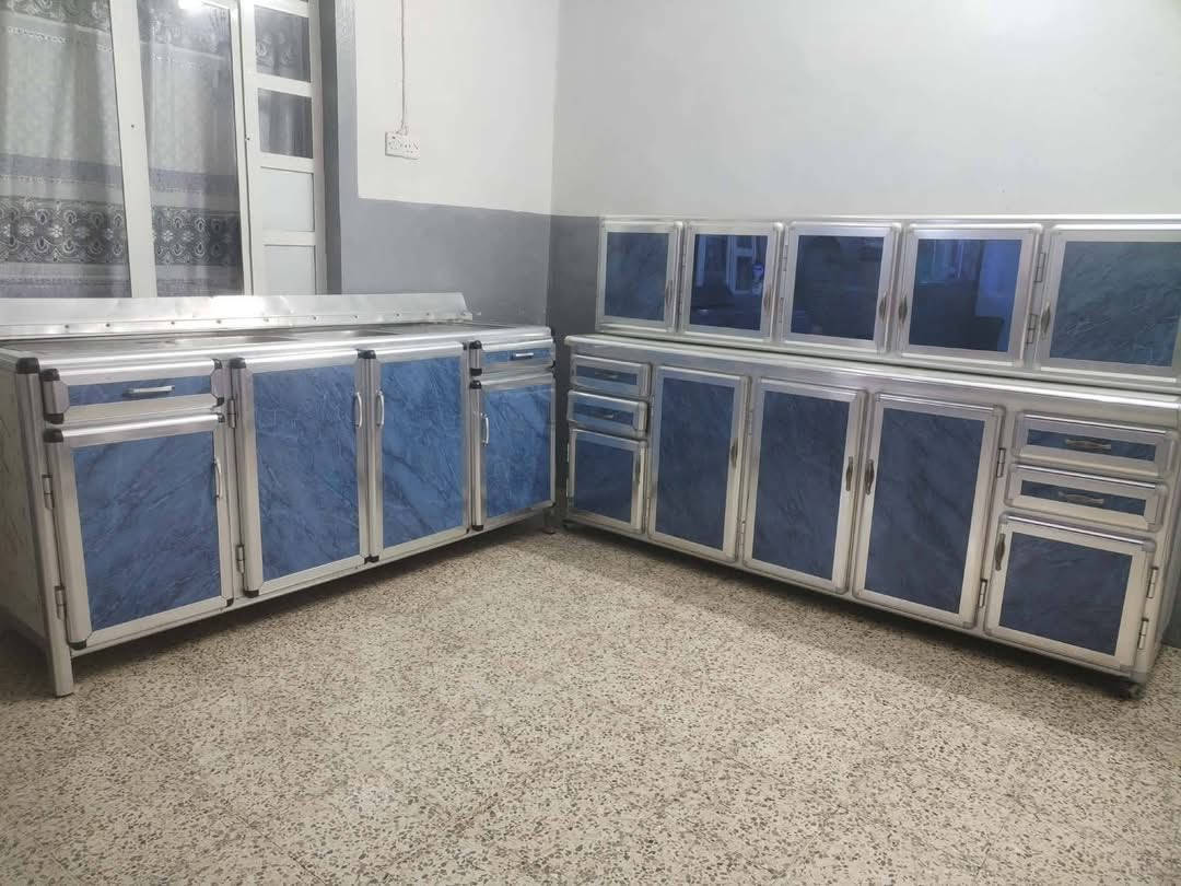 كاونتر مترين ونص
وسنكي مترين نظيفه حيل من نوعيه ثقيله
السعر 350 بي مجال مكان كراج شمال


**إذا كنت صاحب هذا الإعلان وتريد حذفه لأي سبب، رجاءا أرسل رسالة إلى الدعم الفني**