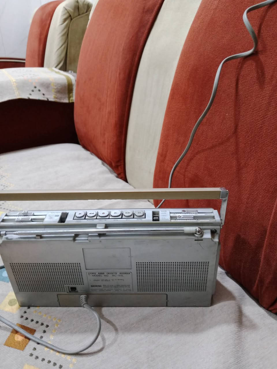 راديو مسجل jvcياباني أصلي نظيف جدا بلادي خالي من التصليح شغال راديو3 موجات ومسجل السعر 60 الف المكان بغداد ***********
