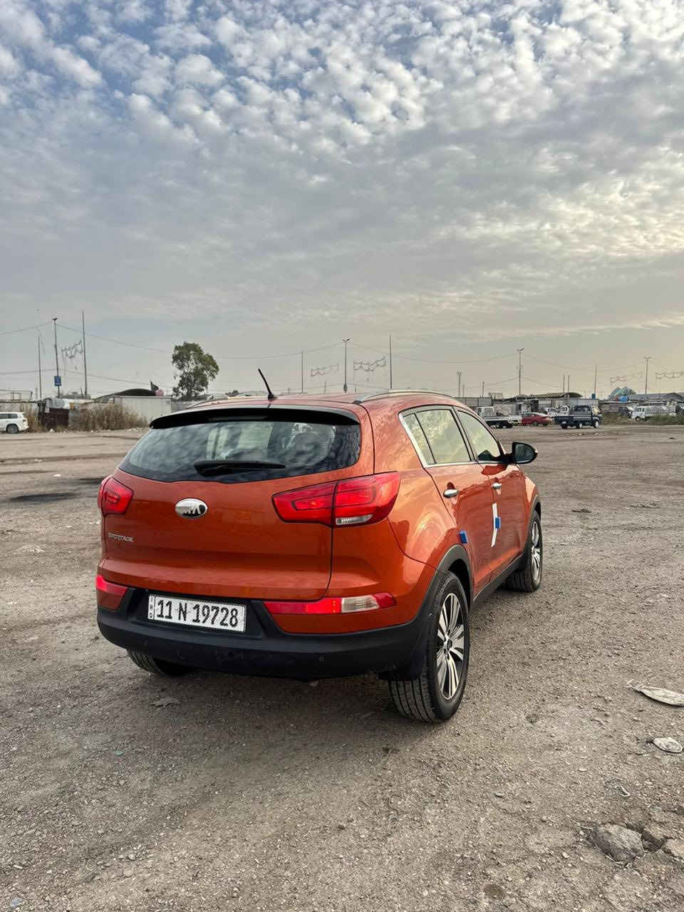 السلام  عليكم كيا سبورتج خليجي مديل 2015 لون مشمشي بيهة باب وجاملغ صبغ فقط موصفات لسيارة نص فول مكينة 2000 دوش لسعر 133$ 
وبيهة مجال مكان لسيارة بغداد البلديات 
وهاذ رقمي ***********
