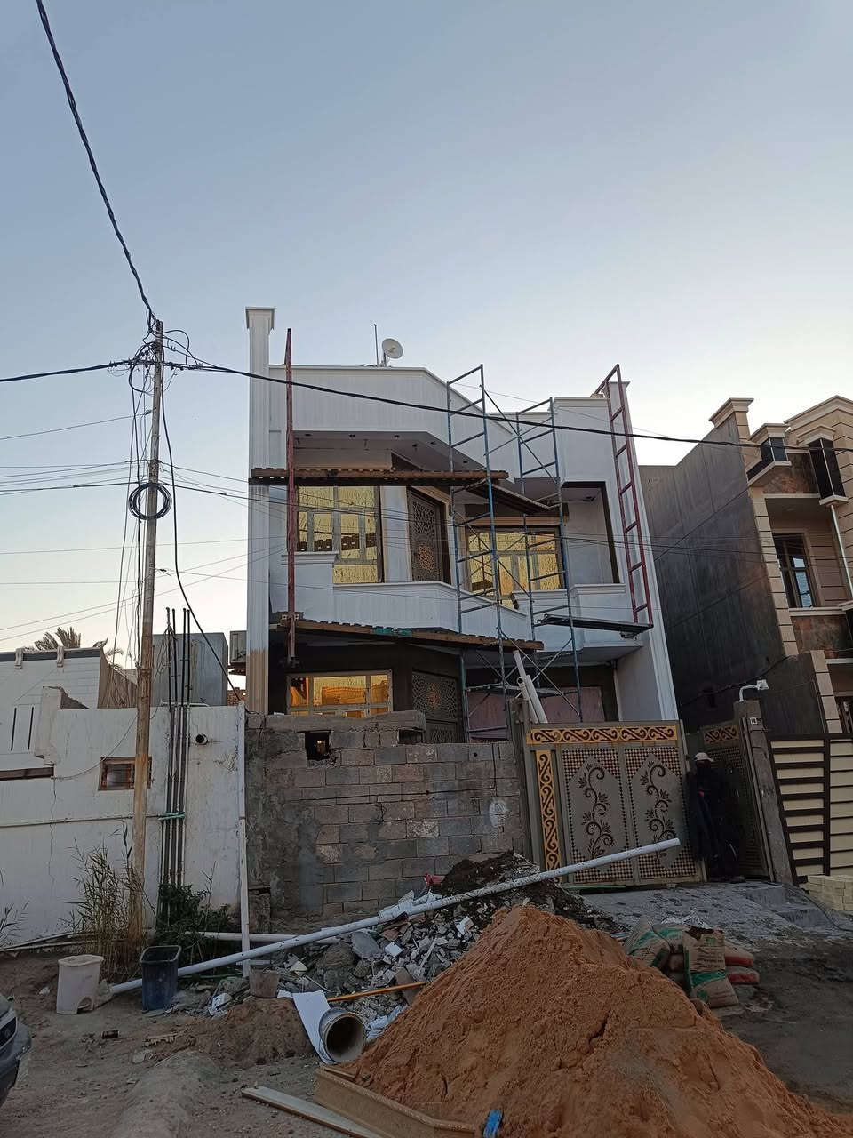 يوجد لدينا كادر عمل لبخ ديكورات صبغ بورسلين فوم عنوانه الرمادي شغلي بغداد ال انبار  التواصل ***********
