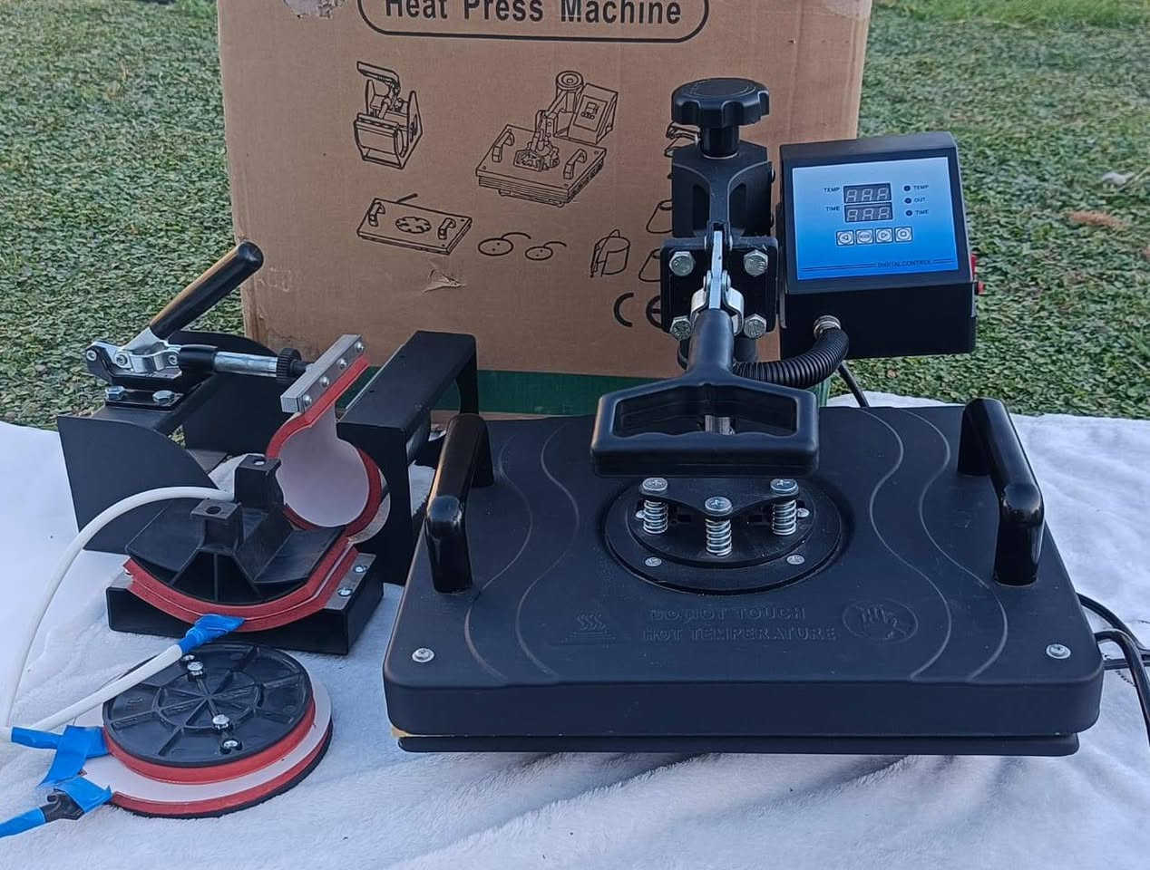 السلام عليكم 
طابعة ايبسون L3252 
4 الوان حرارية 

مع مكبس حراري متعدد الاستعمالات 5*1 

مع كراتينهن وكامل ملحقاتهن وضمان لمدة سنة
الطابعة والمكبس استخدام لمدة شهر واحد فقط
صاحبت الطابعة والمكبس محافضات او منطقتهم مابيهن هيج شغل يمشي وتريد تبيعهم
علما نضيفات 100% فقط مرة مستخدمتهم ولباقي كل 3 ايام تسخب بيها ورة حتة لا تجف احبارها

اعلى سعر الة الغراض لا تكسرون بسعرهن لان امانة الله جدد واني كفيلة


**إذا كنت صاحب هذا الإعلان وتريد حذفه لأي سبب، رجاءا أرسل رسالة إلى الدعم الفني**