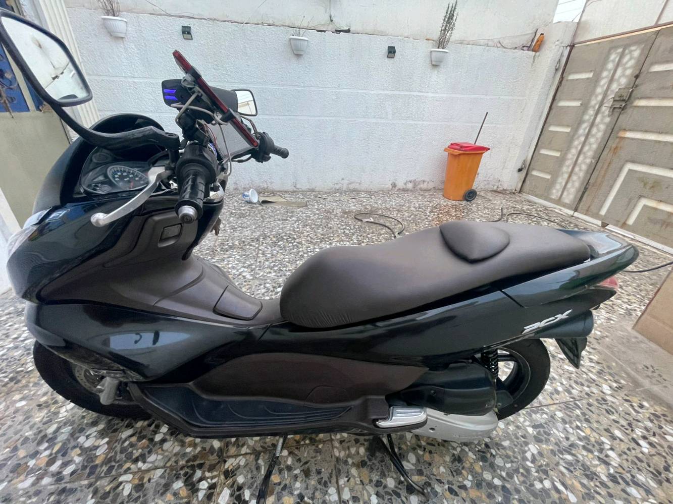 سلام عليكم دراجة PCX جيل الأول 
دراجه خير من الله مبيها أي نقص وع إيدي ومعتني بيها وفول نظافه 
الدراجه ماشيه ٤١ الف  
مكاني بغداد الكرادة او حي البتول 
للاستفسار اتصل واتساب 
***********