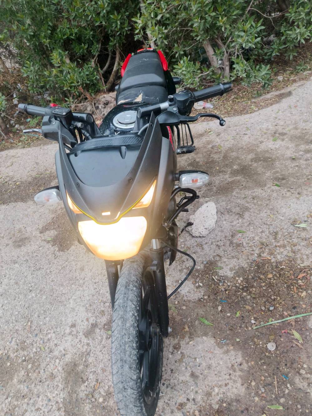 بولسَر للبيع مكينه مكفوله السعر 900 وبيها مجال مكاني الشعب 
