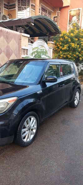 السلام عليكم 
كيا صول 2018 امريكي للبيع 
مواصفات EX تحكم ستيرن 
شاشه كاميرا ، كاميرا خلفيه مثبت سرعه 
محرك 2000 
ماشيه 92 
رقم بغداد بأسمي 
بدون اي نقص جاهزه 
حادث مرفق بالصور بنيد فقط 
السعر 127 وبي مجال 
للاستفسار: *********** بغداد
