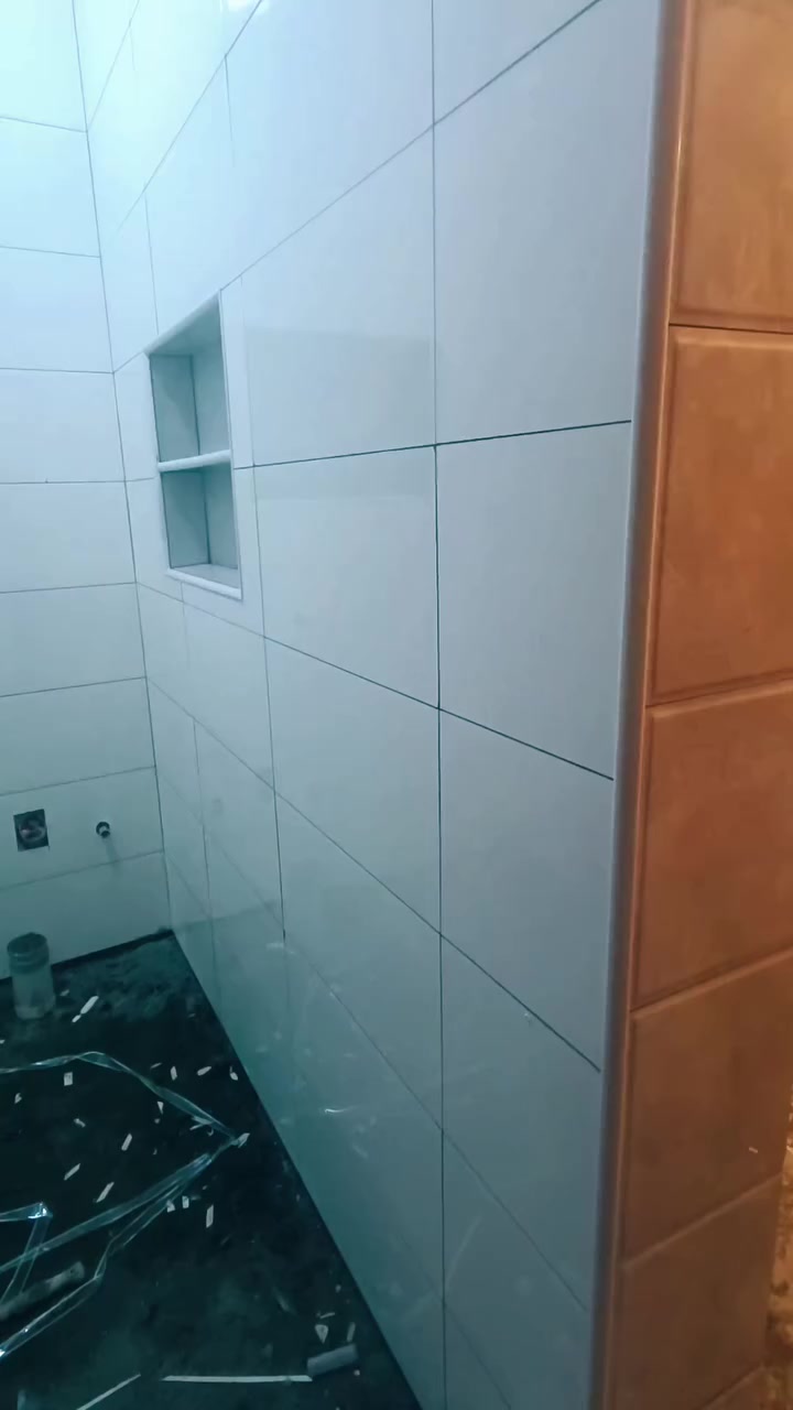 خلفه سيراميك متفرغ لشغل شرط شغل درجه اولى نضافه العمل والتزام نشتغل الترميم وكافة نواع رفوف جاهزه بورسلين جداري اوضي
‏‪0786 783 9099‬‏ ب واتساب
