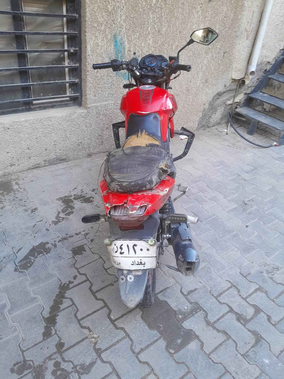 السلام عليكم دراجة اركي للبيع سعر واحد و ربع دراجة نضافه ٧٠ ب ميه نواقص بريك أمامي دواسه رجل يمنه و باتري هيه بيها باتري بس ضيف  السيابه مالتها مكسوره يردلها لحيم  سويج امرار يشكل دراجة مال شغل ..... دراجة بسم عجلة الخليج يعني نروح ني وياك للشركة وتنازل عنها يعني بيع وشراء داخل الشركة وانت حولها بسمك ثاني يوم ب مرور مال حسينيه وكيل شركة عجلة الخليج هناك مكاني بغداد رقم ***********
