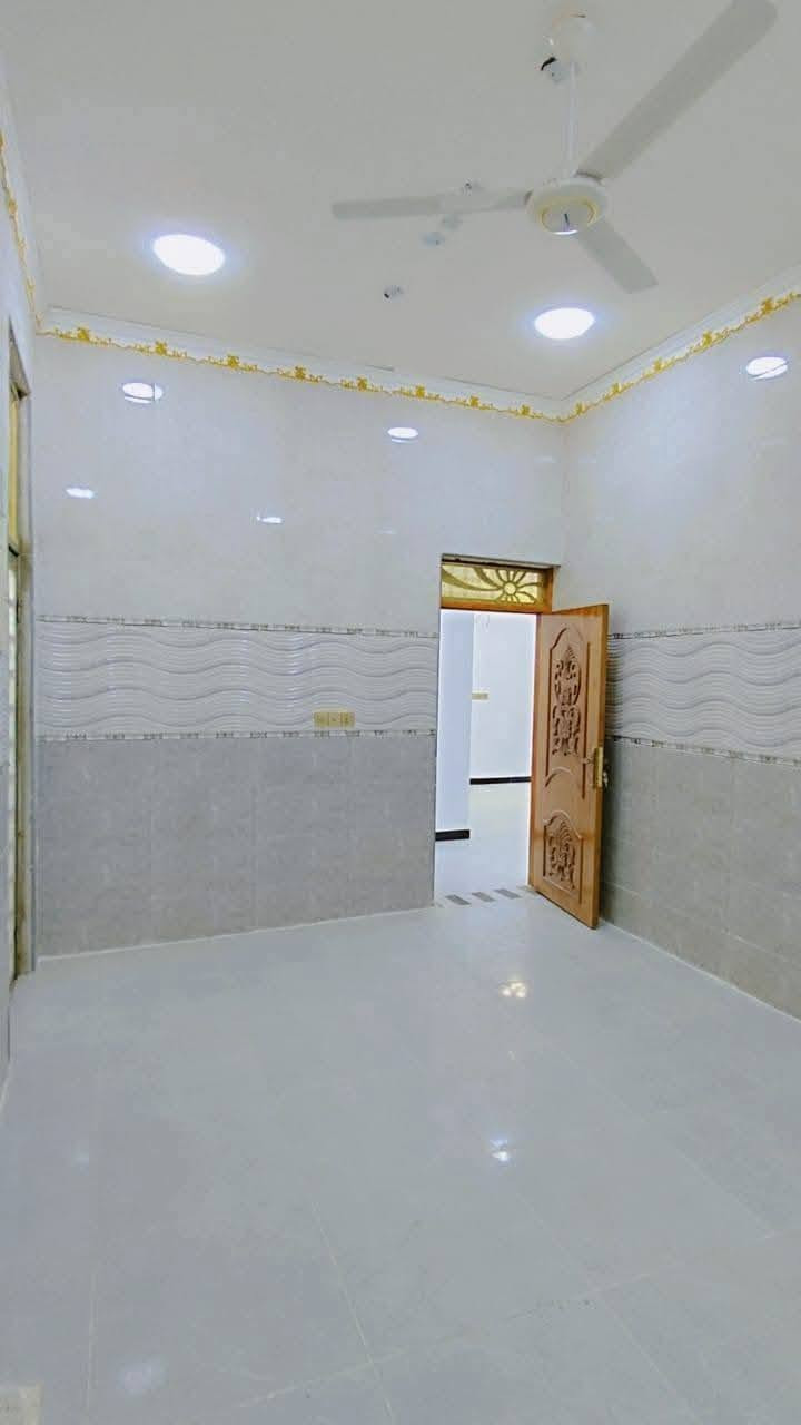 سلام عليكم للاستفسار ***********
بيت للبيع المساحة 150متربناء جديدالبيت فارغ يحتوي على غرفتين منام وستقبال وصاله ومطبخ وصحيات داخليه وخارجيه 

نوع العقار طابوزراعي عراقي مكاتبه وكاله ونسخه من الطابو عرض الشارع12متر

العنوان ابي الخصيب كوت ثوني 

السعر90مليون وبي مجال 

للاستفسار ***********

