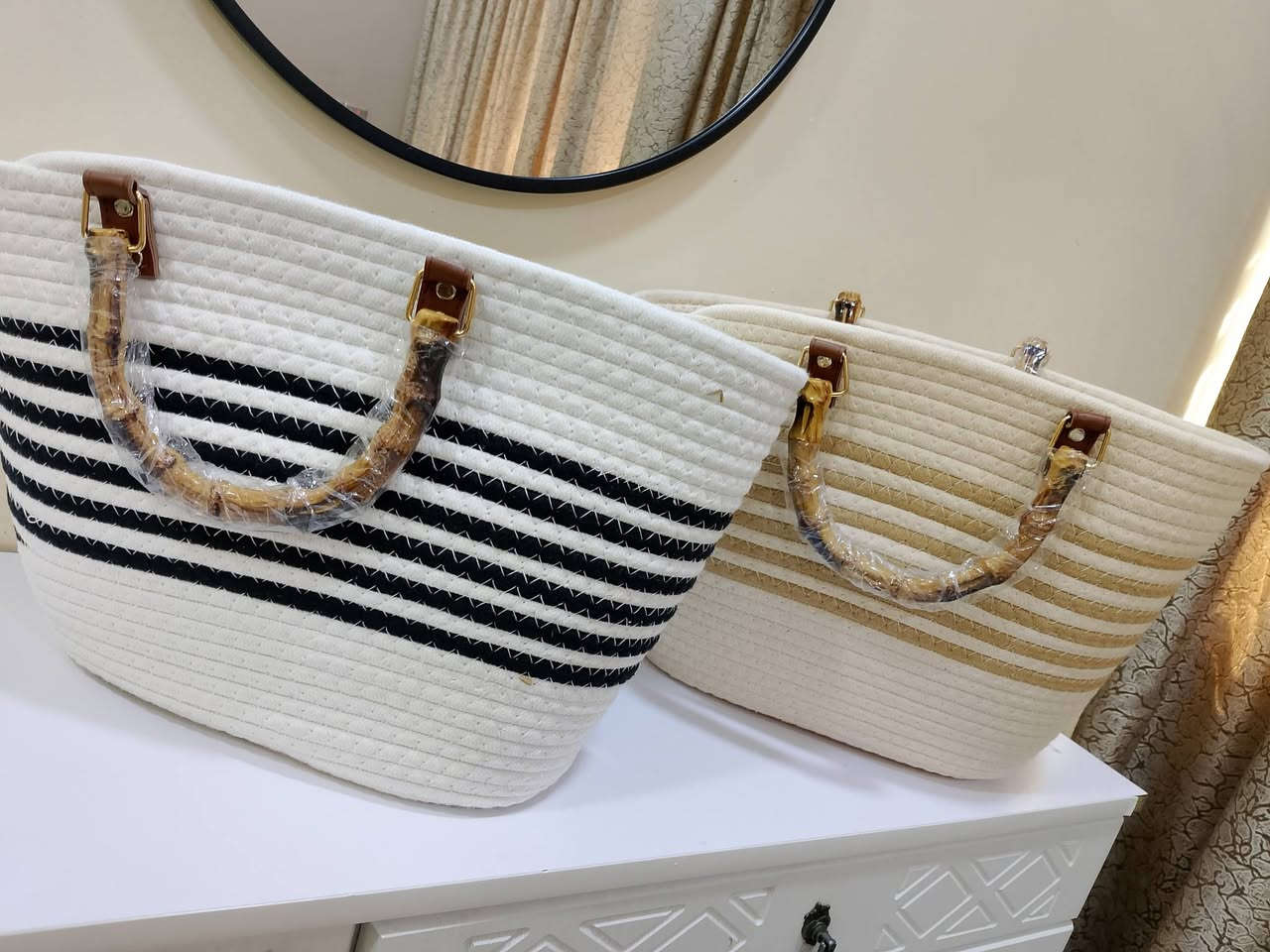 جنطه بوهيمي حجم كبير 
باقي لاغراض بتعليقات توصيل متوفر جميع المحافضات


**إذا كنت صاحب هذا الإعلان وتريد حذفه لأي سبب، رجاءا أرسل رسالة إلى الدعم الفني**